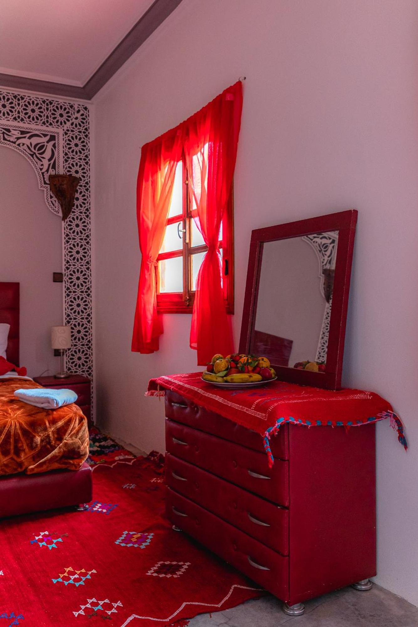 Amazigh Family Riad 伊姆利尔 外观 照片