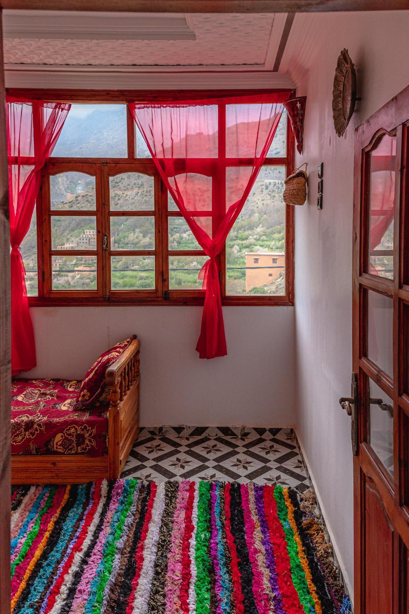 Amazigh Family Riad 伊姆利尔 外观 照片